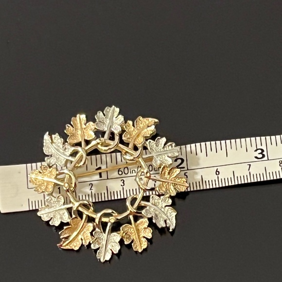 Vintage Sarah Coventry Leaf Pin Silver Gold Tone Retro Modern Fall Wreath Brooch - Picture 9 of 11